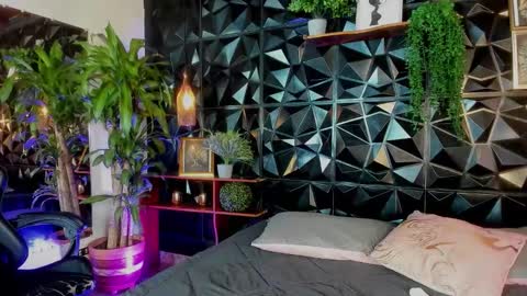 Layla online show from 25, 11, 2025