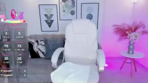 Layla Breezee online show from 12, 3, 2025