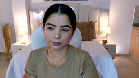 Layla Breezee online show from 4, 4, 2026