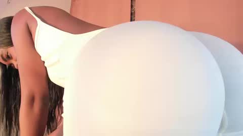 LAYLA online show from 24, 9, 2025