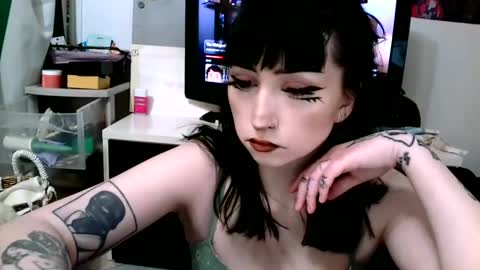 Snapshot of laylakills chatting on 1, 3, 2025 Layla Kills online show from 1, 3, 2025