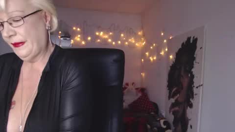 Layla online show from 30, 12, 2024