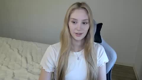 Snapshot of laylapretty001 chatting on 31, 10, 2025 LaylaPretty001 online show from 31, 10, 2025