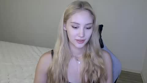 Snapshot of laylapretty001 chatting on 4, 12, 2025 LaylaPretty001 online show from 4, 12, 2025