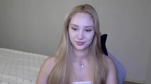 Snapshot of laylapretty001 chatting on 15, 12, 2025 LaylaPretty001 online show from 15, 12, 2025