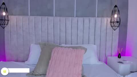 Snapshot of lea_gray chatting on 25, 11, 2025 online show from 25, 11, 2025