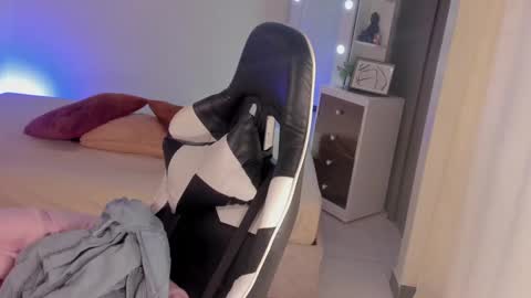 leahaltomm online show from 18, 2, 2025