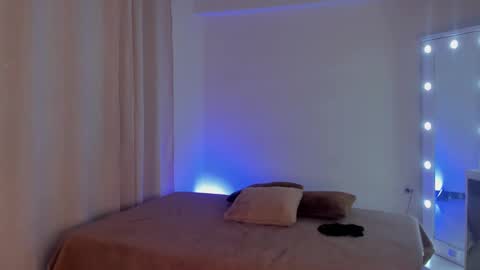 leahaltomm online show from 26, 2, 2025