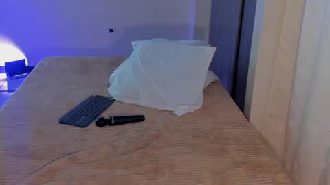 leahaltomm online show from 5, 3, 2025