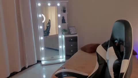 leahaltomm online show from 6, 3, 2025