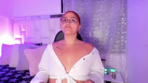 Snapshot of leahbarker chatting on 28, 4, 2026 Leah online show from 28, 4, 2026
