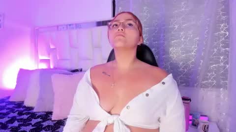 Snapshot of leahbarker chatting on 28, 4, 2026 Leah online show from 28, 4, 2026