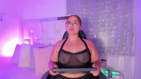 Snapshot of leahbarker chatting on 12, 5, 2026 Leah online show from 12, 5, 2026