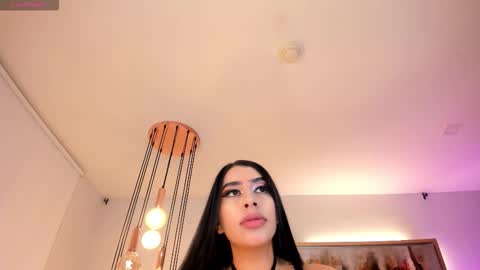 leahlombardi_ online show from 23, 11, 2025