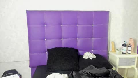 leamoreau__ online show from 9, 10, 2025