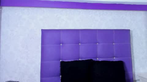 leamoreau__ online show from 10, 10, 2025