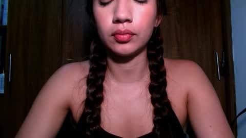 Snapshot of leanaalhub chatting on 23, 12, 2025 leanaalhub online show from 23, 12, 2025