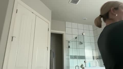 leanneluxecouple online show from 14, 9, 2025