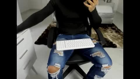 Snapshot of leather_king_of_bitches chatting on 19, 4, 2026 leather_king_of_bitches online show from 19, 4, 2026