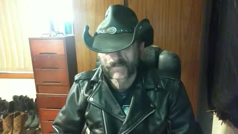 Snapshot of leathergreaser chatting on 4, 6, 2026 leathergreaser online show from 4, 6, 2026