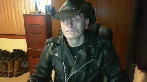 Snapshot of leathergreaser chatting on 5, 7, 2026 leathergreaser online show from 5, 7, 2026