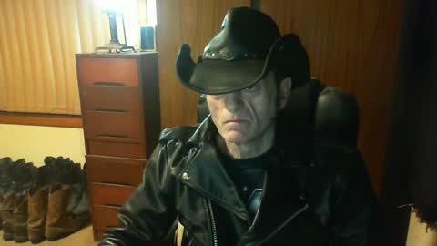 Snapshot of leathergreaser chatting on 10, 7, 2026 leathergreaser online show from 10, 7, 2026