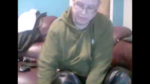 Snapshot of leatherpants68 chatting on 7, 10, 2025 leatherpants68 online show from 7, 10, 2025