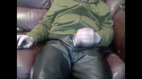 Snapshot of leatherpants68 chatting on 10, 10, 2025 leatherpants68 online show from 10, 10, 2025