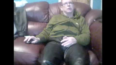 Snapshot of leatherpants68 chatting on 12, 10, 2025 leatherpants68 online show from 12, 10, 2025