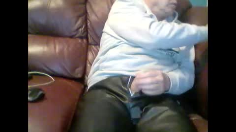 Snapshot of leatherpants68 chatting on 29, 10, 2025 leatherpants68 online show from 29, 10, 2025