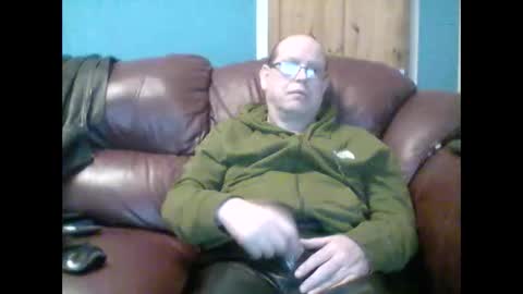 Snapshot of leatherpants68 chatting on 31, 10, 2025 leatherpants68 online show from 31, 10, 2025