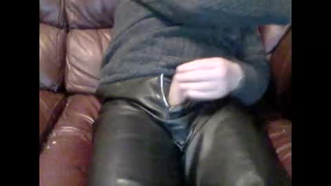leatherpants68 online show from 25, 2, 2026