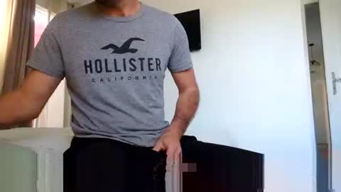 Snapshot of lebrun1985 chatting on 26, 10, 2025 lebrun1985 online show from 26, 10, 2025