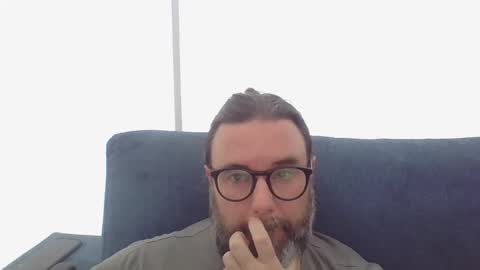 Snapshot of lecheare28 chatting on 24, 2, 2025 lecheare28 online show from 24, 2, 2025