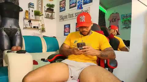 Snapshot of leenar_key chatting on 16, 12, 2025 leenar_key online show from 16, 12, 2025