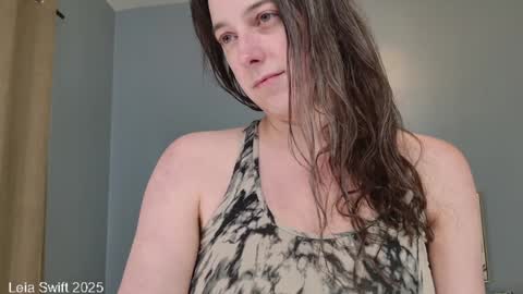 Snapshot of leiaswift chatting on 8, 2, 2025 Leia Swift online show from 8, 2, 2025