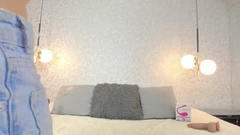 LEIGH ANGELS online show from 12, 2, 2026