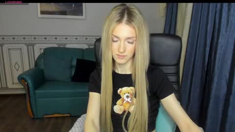 Snapshot of leila_morriss chatting on 8, 12, 2024 Leila Morriss online show from 8, 12, 2024