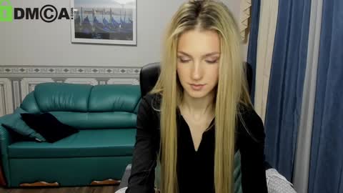 Snapshot of leila_morriss chatting on 14, 12, 2024 Leila Morriss online show from 14, 12, 2024