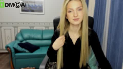 Snapshot of leila_morriss chatting on 15, 12, 2024 Leila Morriss online show from 15, 12, 2024