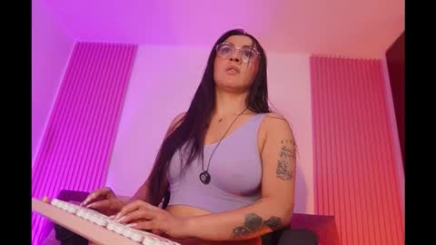 Leila online show from 10, 2, 2026