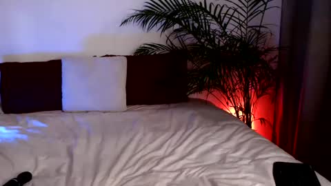 Snapshot of leilaalunaa chatting on 25, 6, 2026 LEILA LUNA online show from 25, 6, 2026