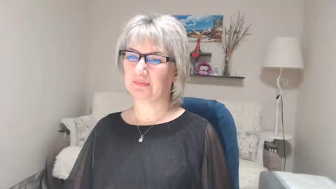 Leila Kinky online show from 8, 11, 2025