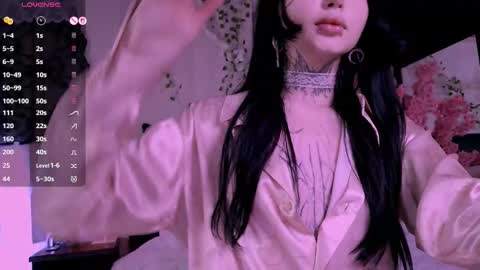 Snapshot of lein_bone chatting on 6, 11, 2025 Lein online show from 6, 11, 2025