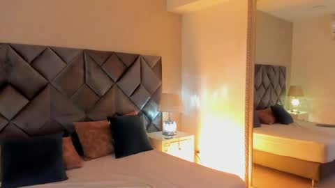 Leizathompson online show from 18, 4, 2026