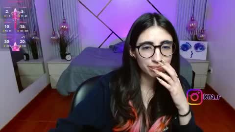 Snapshot of lena_roses chatting on 29, 4, 2026 Lena online show from 29, 4, 2026