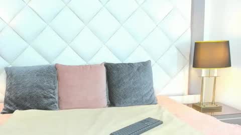  lena laurent  online show from 14, 10, 2025