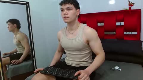 Snapshot of leo_morris chatting on 28, 12, 2024 leo_morris online show from 28, 12, 2024