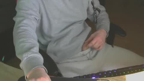 Snapshot of leon_97 chatting on 2, 2, 2025 Lele 97 online show from 2, 2, 2025