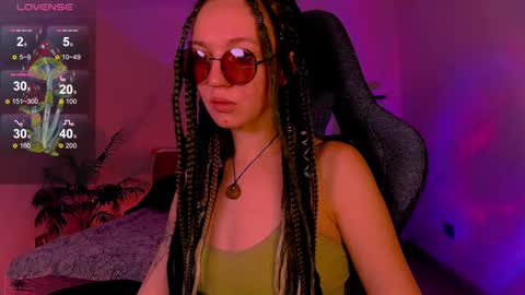 Snapshot of leona_nick chatting on 30, 12, 2024 leona online show from 30, 12, 2024